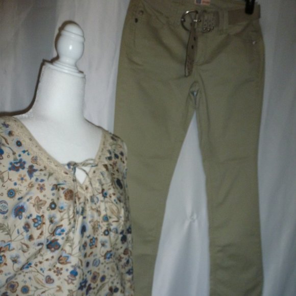Comfortable Stretch Boot cut pants with a belt - Picture 4 of 11